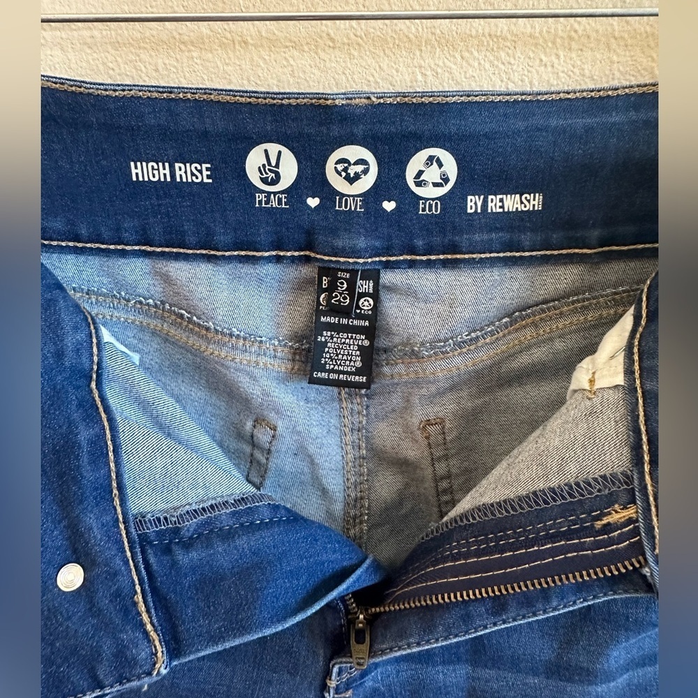 Rewash Jeans Medium Wash Size 9/29 Flare Torn Hem High Rise Stretch Denim - Picture 9 of 11